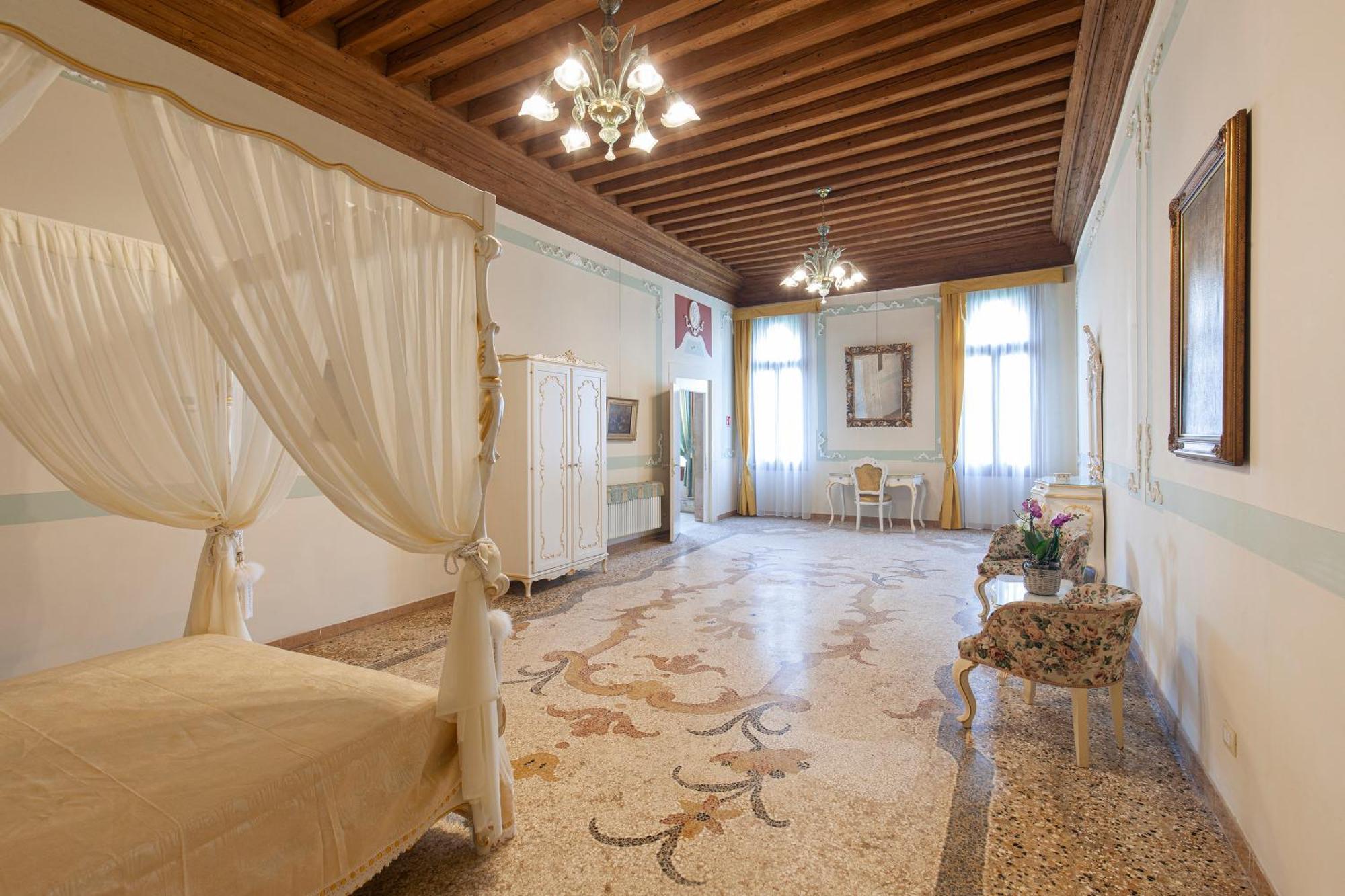 Luxury Apartment Pesaro Papafava 베니스 외부 사진